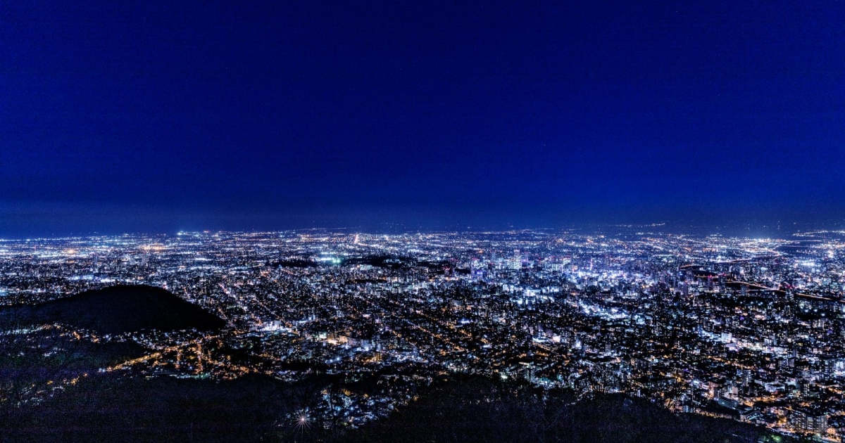 【もいわ山】山頂展望台に広がる大パノラマ　日本屈指の夜景で愛を誓い合う